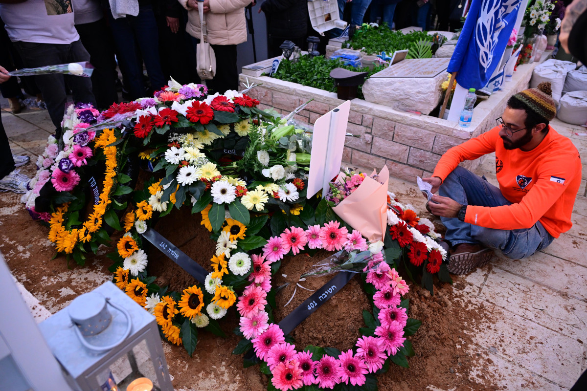 סמל לירן בן ציון ז”ל הובא למנוחות: „איך יכול להיות שאני אמור להגיד עליו קדיש?”