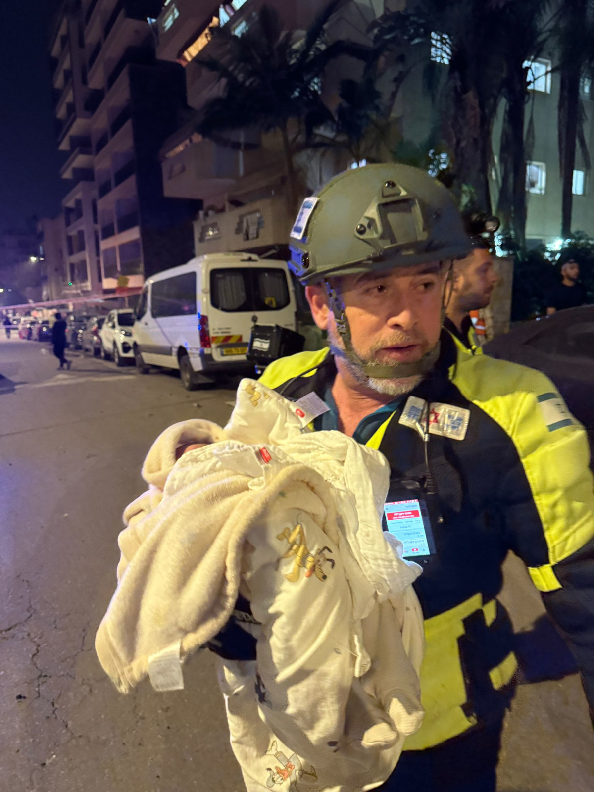 לילה לא שקט: שיגור מצרר מאיראן למרכז, 17 זירות – פצוע קל אחד