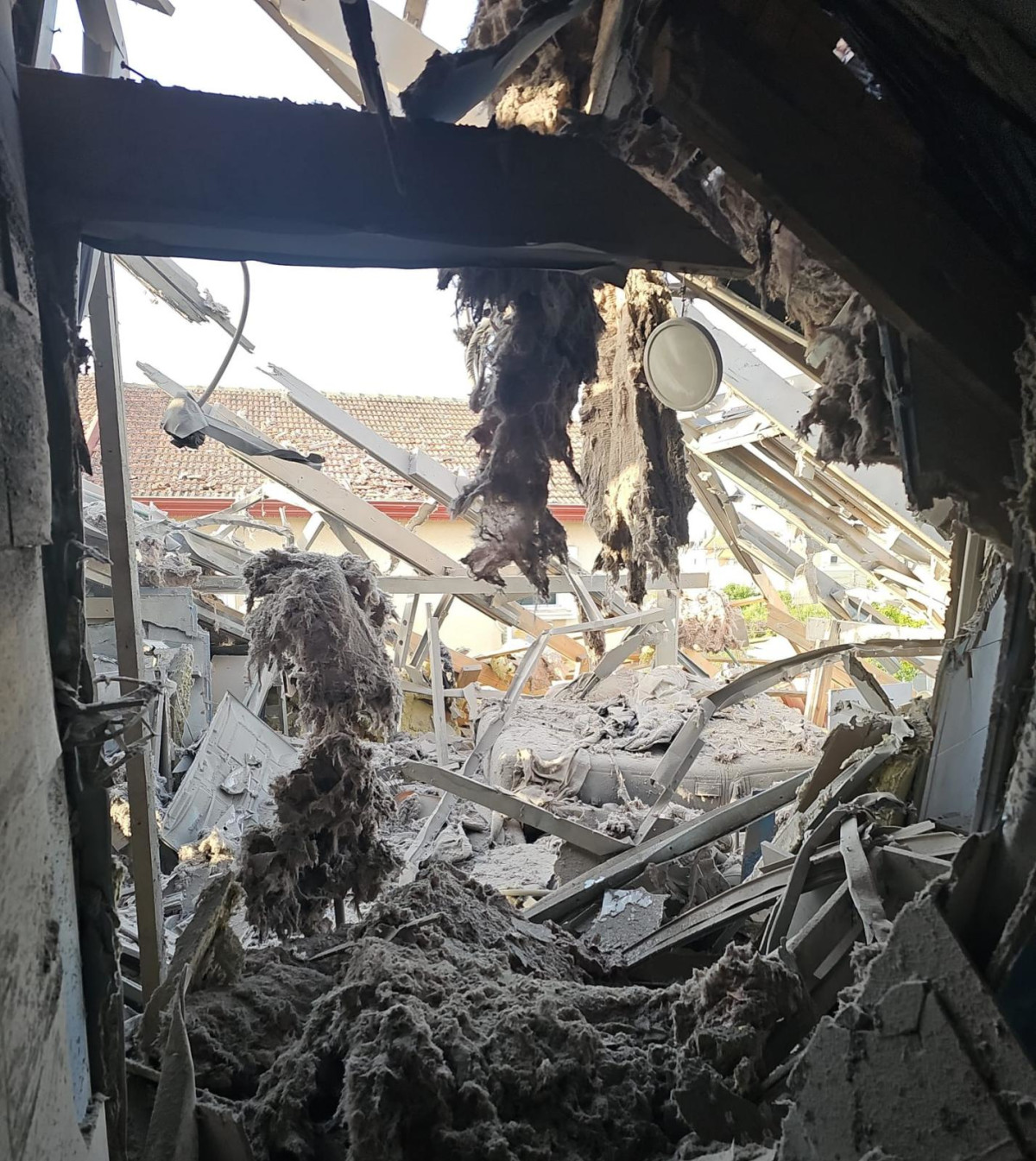 פתח תקווה: לאחר הירי מאיראן - אישה כבת 34 נפצעה קשה מרסיסים