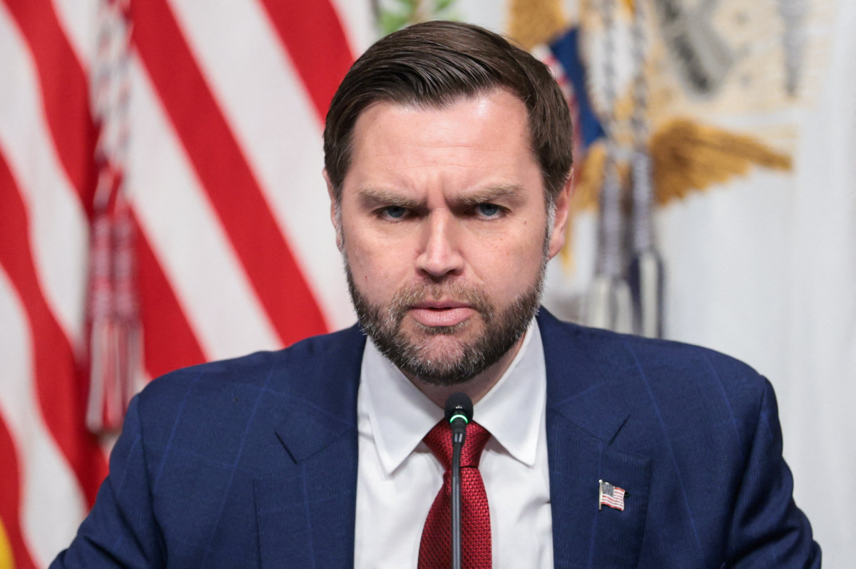 אחרי כ-15 שעות דיונים עם המשלחת האיראנית: ג'יי. די. ואנס בהצהרה לתקשורת | שידור חי