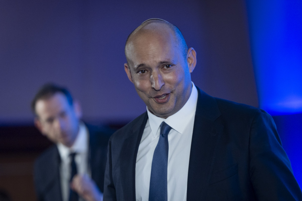 נפתלי בנט מתפוצץ: 