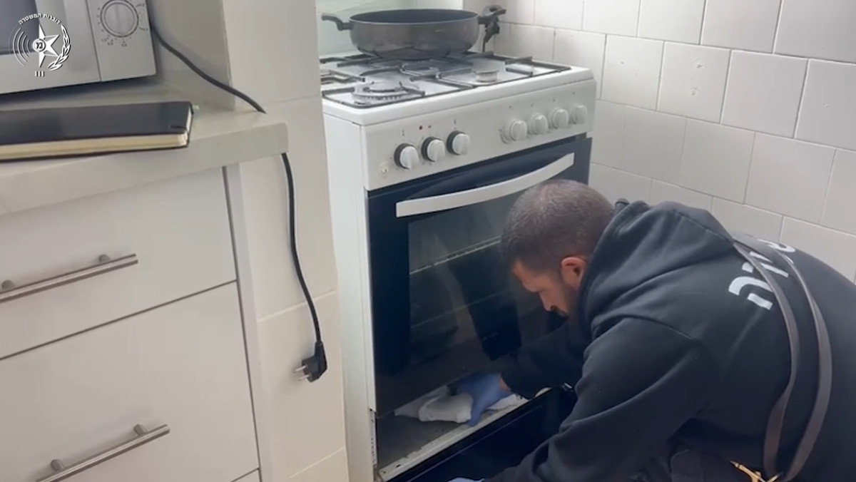 האקדח שהוסלק בתנור: תחנת הסמים של פתח תקווה נחשפה