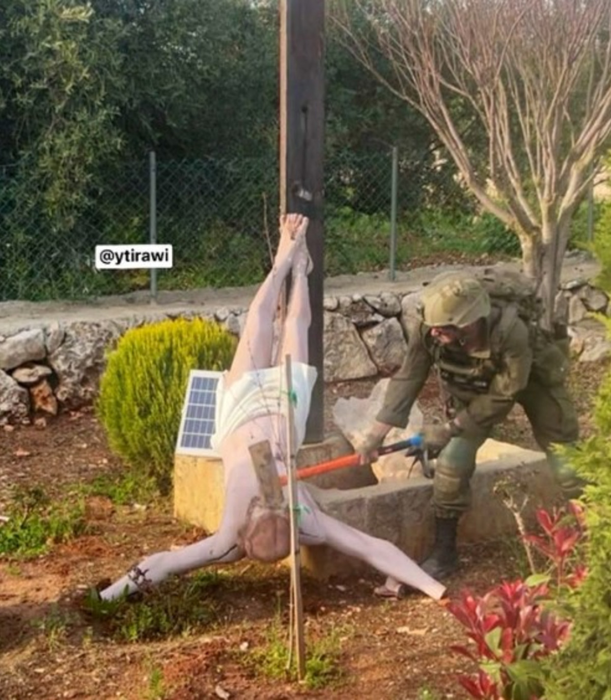 חייל תועד מנתץ פסל של ישו בלבנון - ועורר סערה; בצה