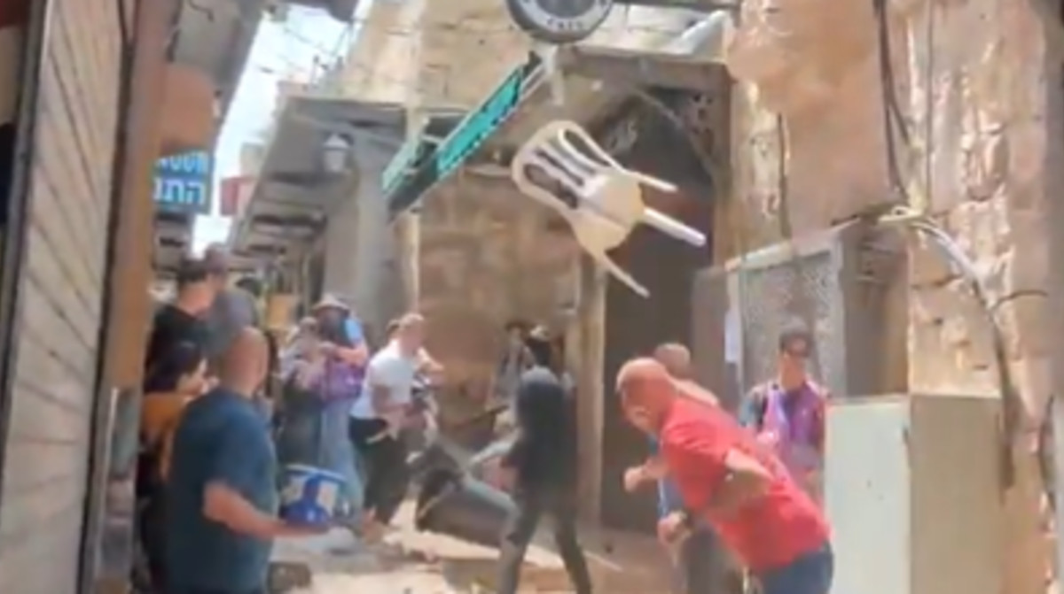 הכיסאות כבר עפים באוויר: מצעד הדגלים ביום ירושלים 2026 יצא לדרך | צפו בתיעוד