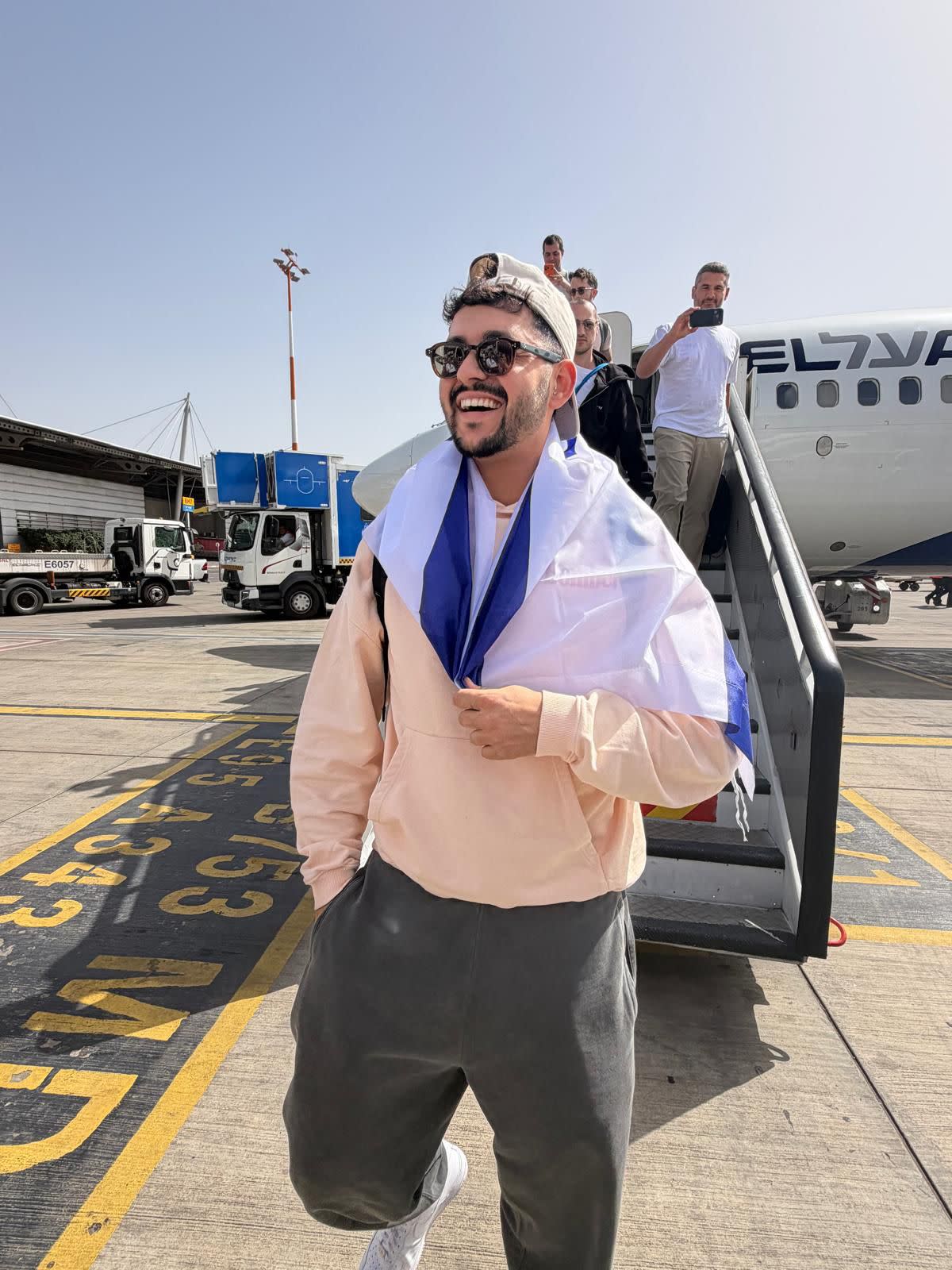 כמעט מקום ראשון: קבלת הפנים של כוכב האירוויזיון נועם בתן בנתב”ג