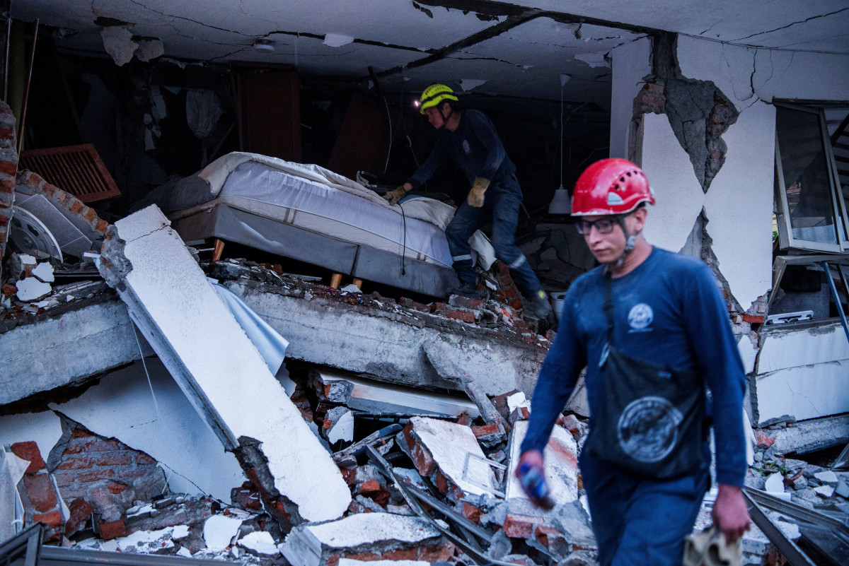 Colombia Earthquake: Death Toll Rises to 265 With Hundreds Still Missing