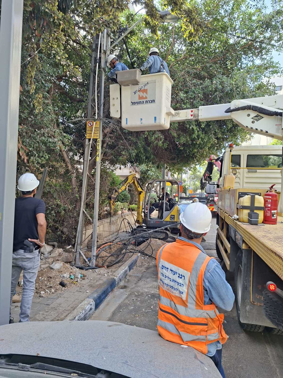נפרדים מהכבלים: חברת החשמל הסירה 600 מטרים של קווי חשמל בתל אביב