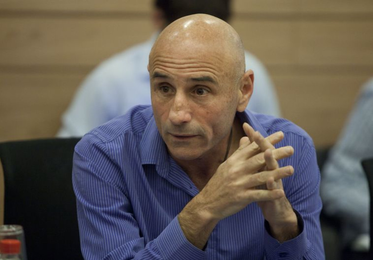 עפר שלח: "ישראל משחקת את תפקיד הנבוט הקהה - היא לא מחליטה כל