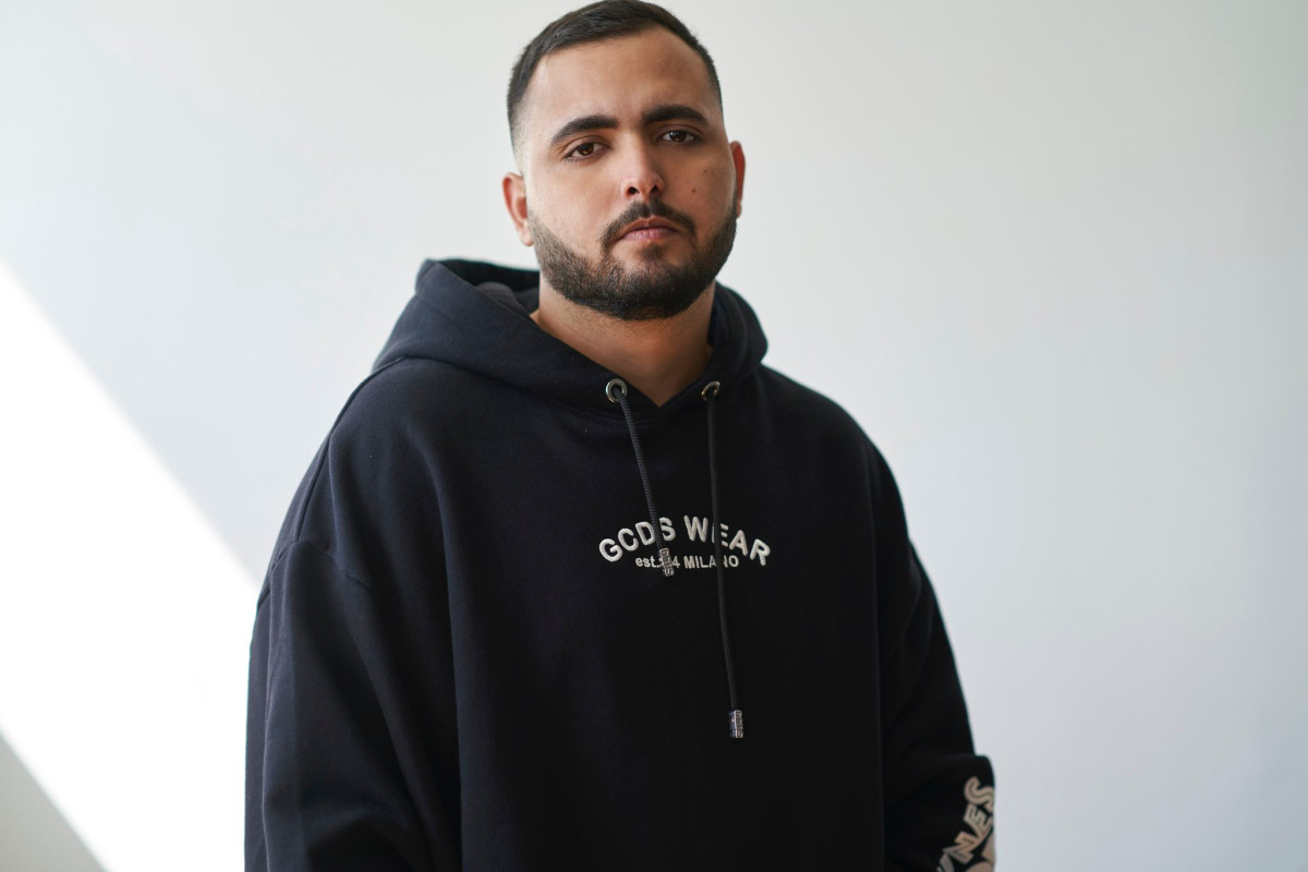 אחיו של הזמר אושר כהן הכה את בת זוגו מול עיניו - האח נעצר