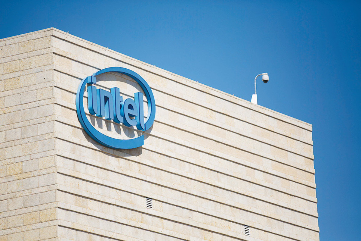 Intel launches new processor for data center and AI