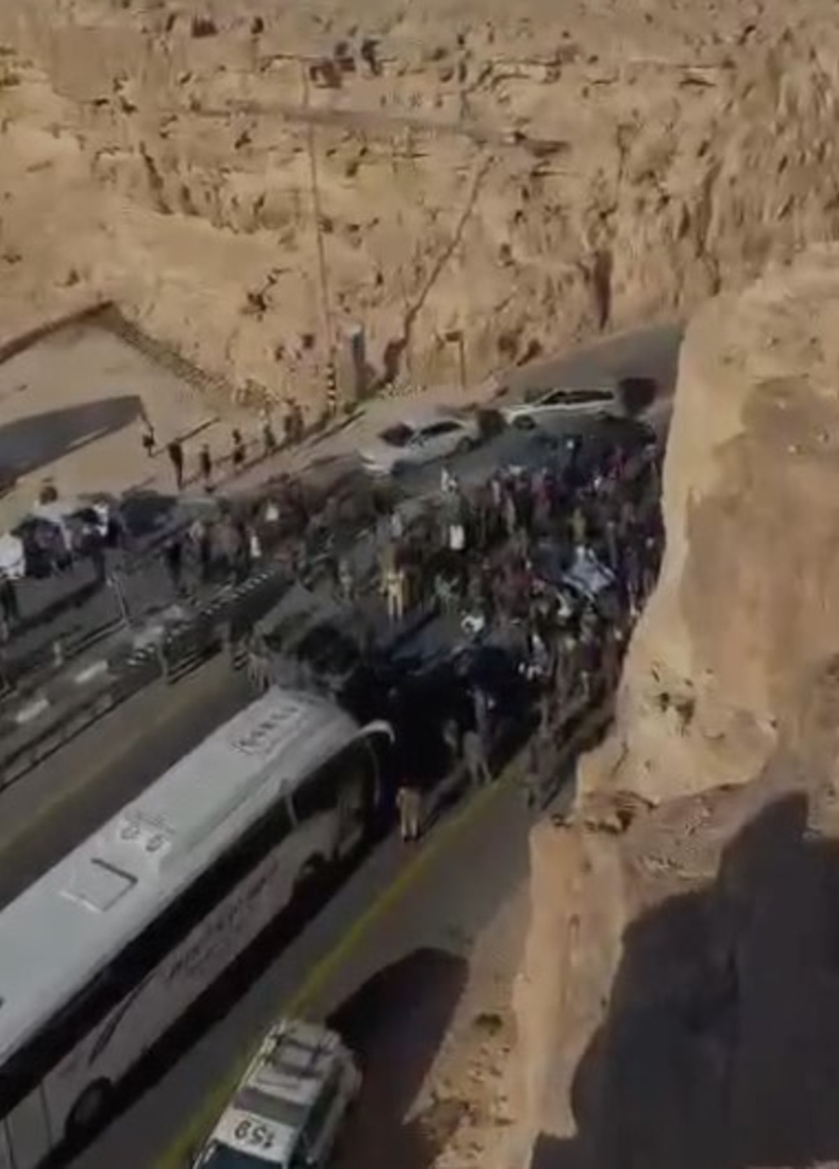 The convoy to Gaza does not pass: the truck traffic jam from Eilat to Mitzpe Ramon