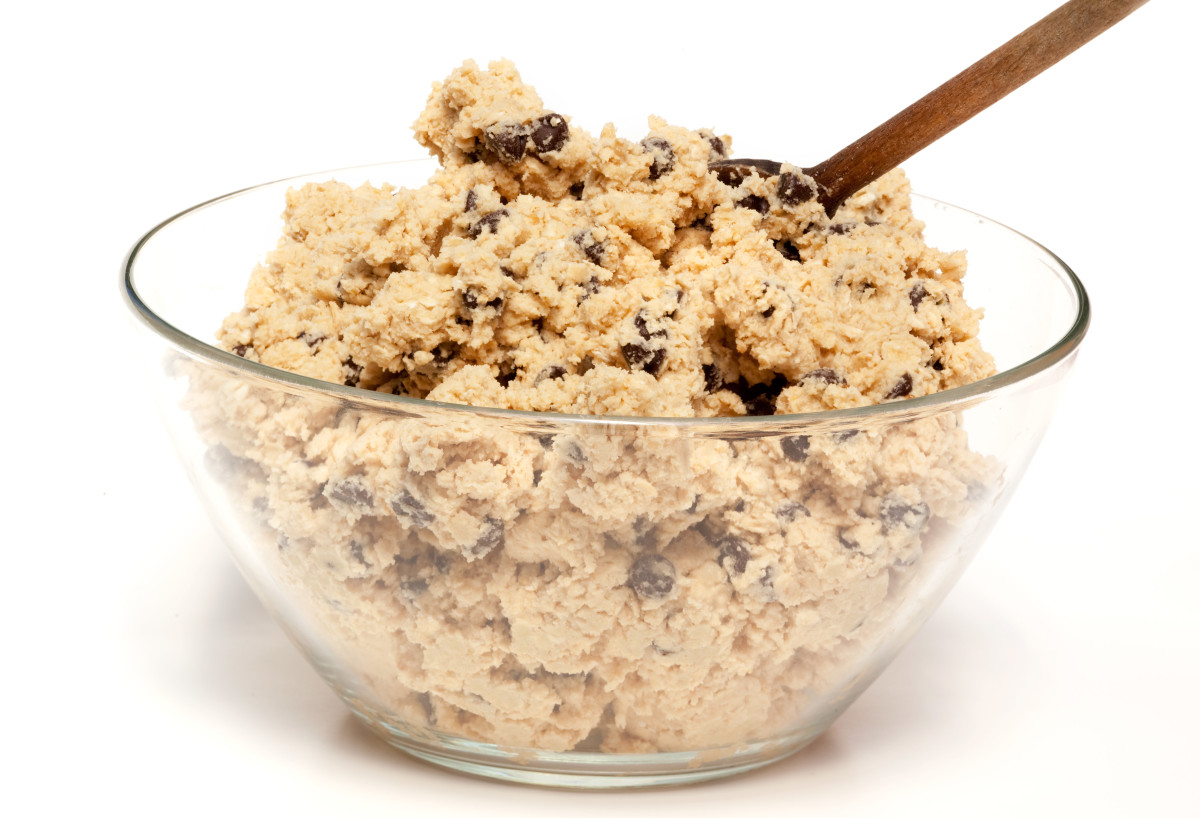 Is it allowed to eat unbaked cookie dough?  Dr. Maya Roseman explains