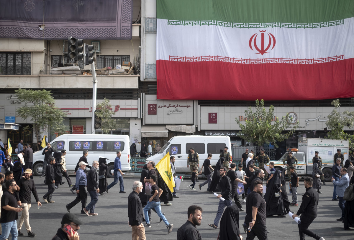 בלי בנקים ובלי פיקוח: הכלכלה המקבילה של איראן נחשפת