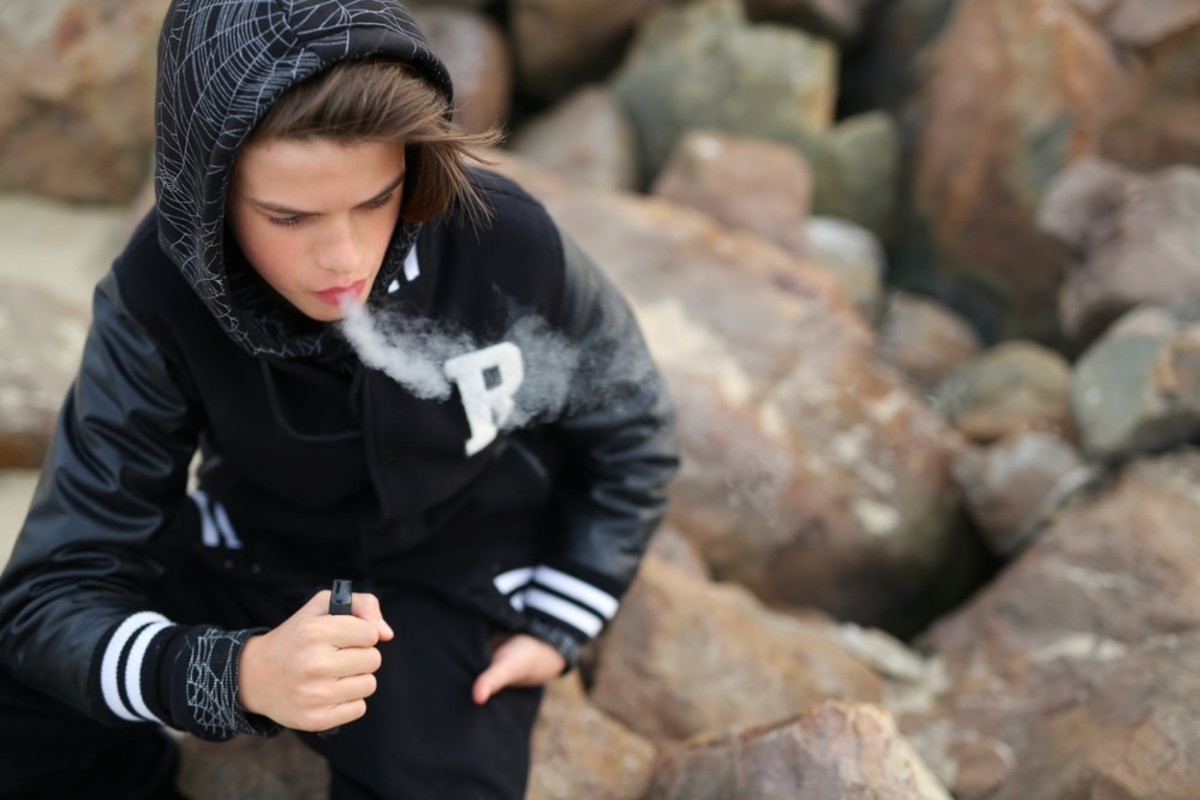 The World Health Organization warns: a surge in the use of nicotine among teenagers