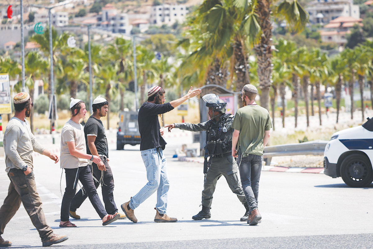 תקרית חריגה: מתנחל איים בנשק על שוטרים איטלקים במהלך סיור בגדה המערבית