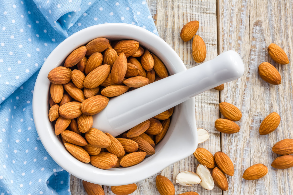 Almonds: the truth behind all nutritional myths Dr. Maya Roseman