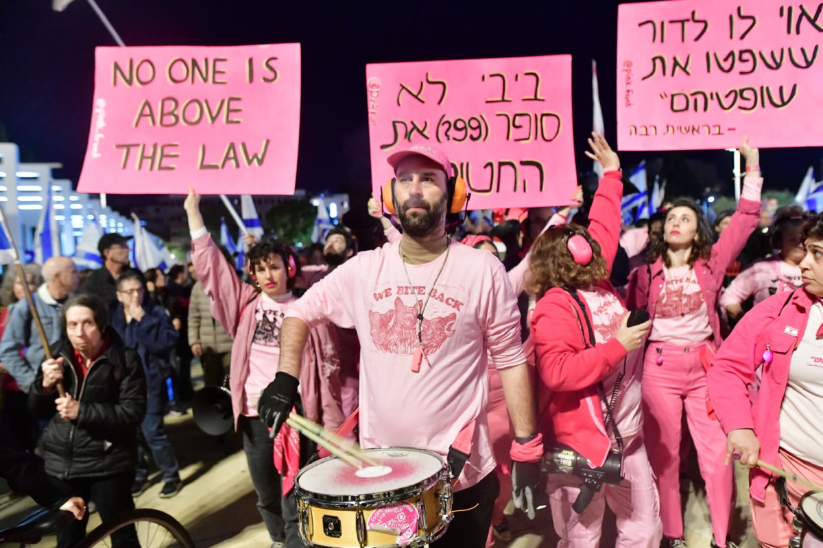 המחיר הכבד של 'חצי-חצי': אחדות או מחאה?