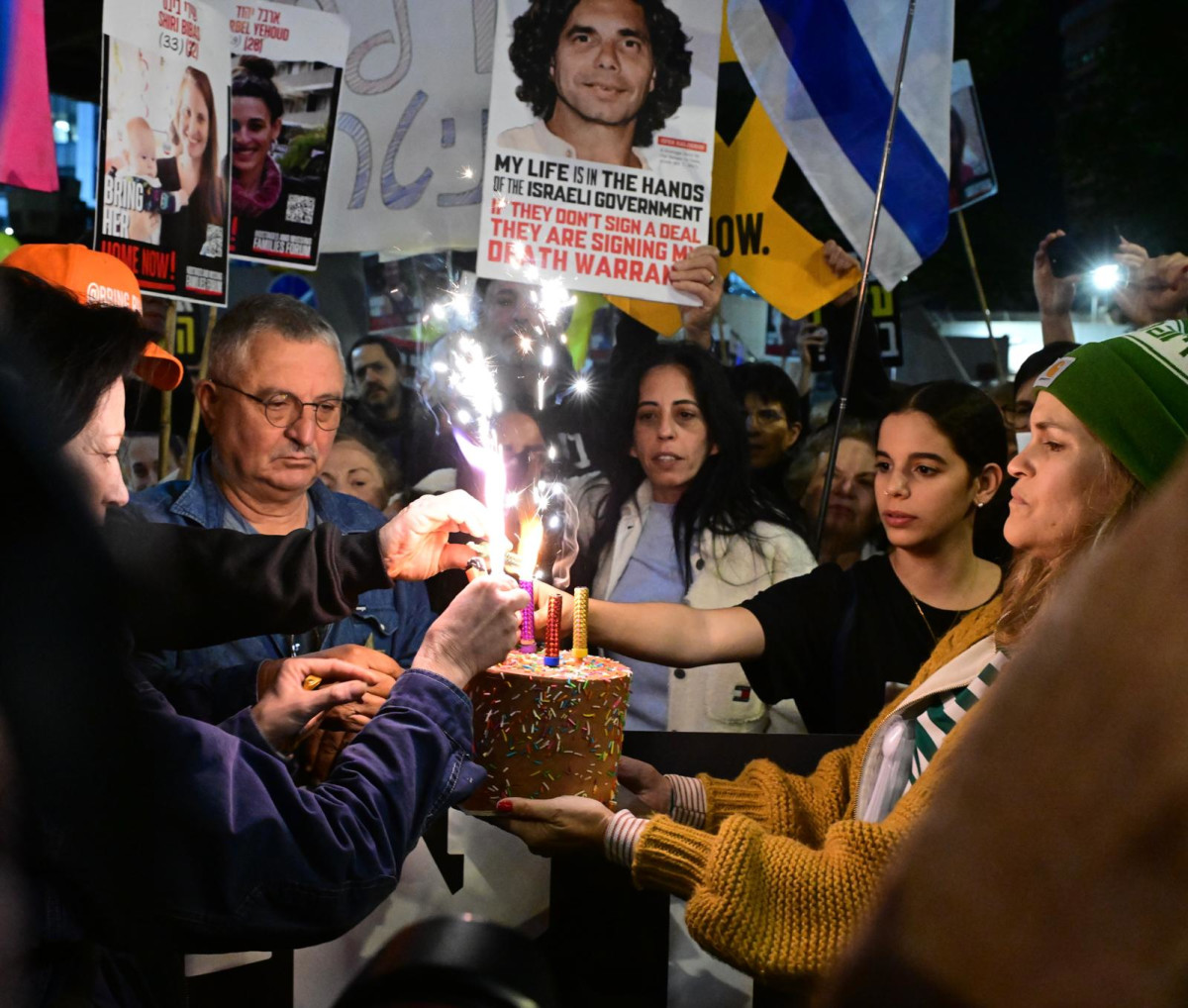 "הממשלה שלנו בגדה בנו": משפחת צנגאוקר בהפגנה לציון יום הולדתו של מתן