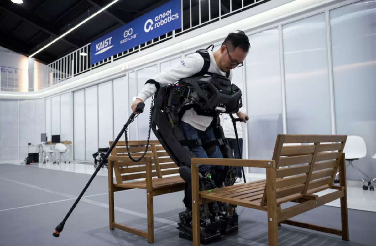 Hope for the Paralyzed: A robotic suit that helps the disabled walk