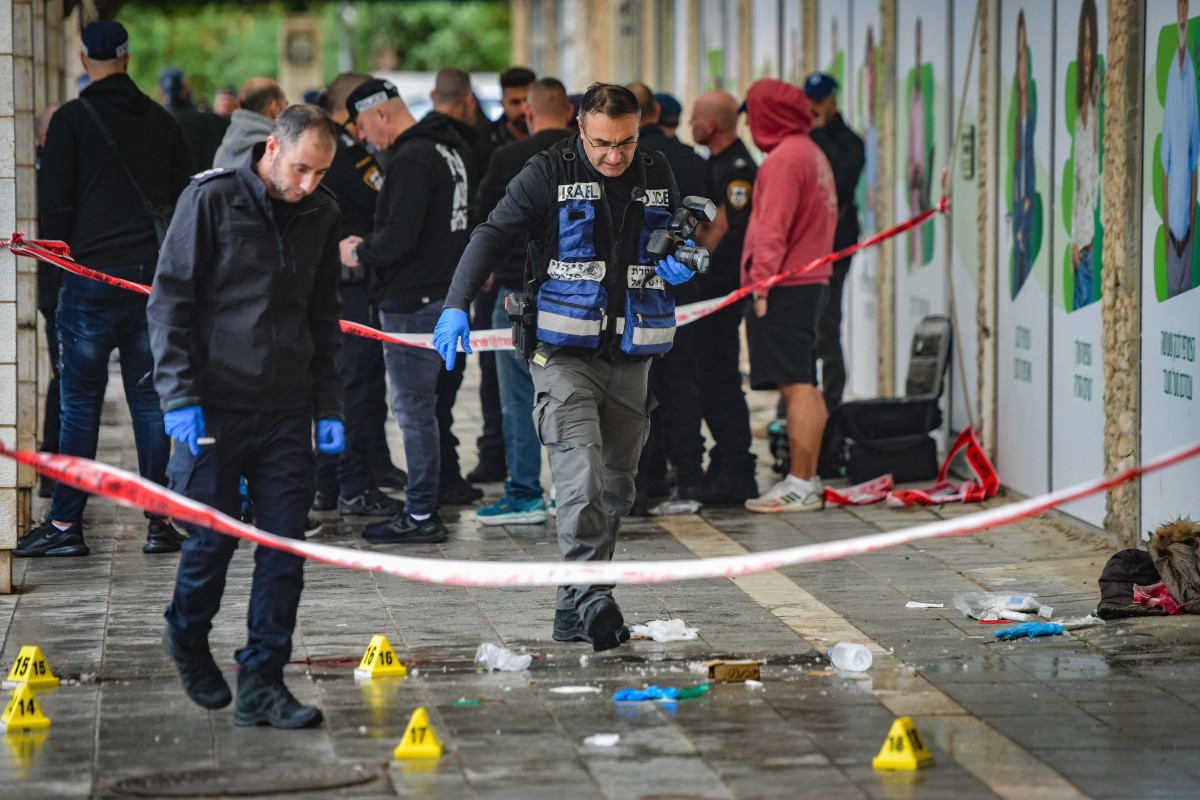 הסייען שהפך למחבל: השאלות הקשות שעולות מהפיגוע בהרצליה