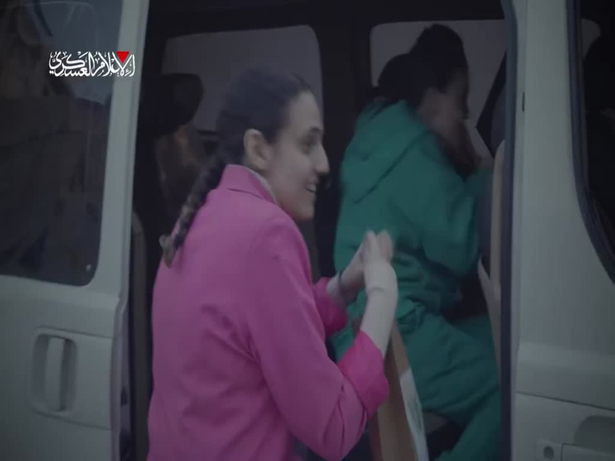 סטרס, חרדה, פחד או שמחה? ניתוח שפת הגוף של שלוש החטופות