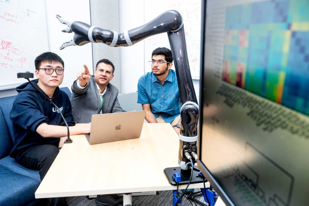 A breakthrough: paralyzed managed to drive a robotic arm – in the power of thought