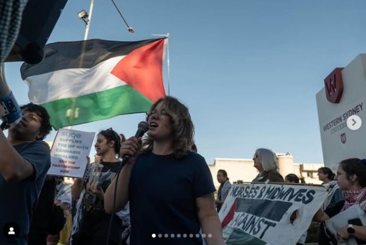 Pro-Palestinian students are protesting against Israeli-Australian cooperation