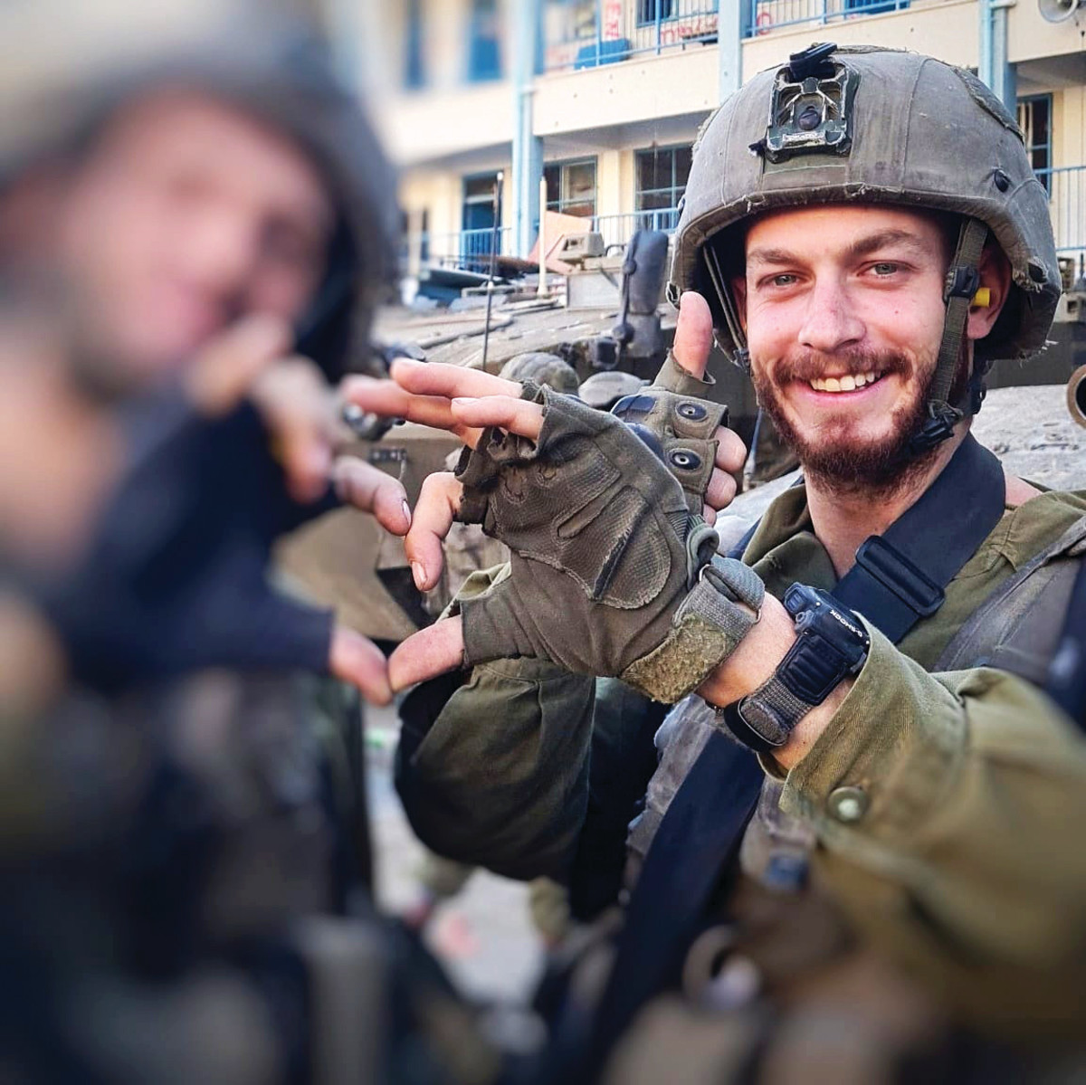 לזכרו של שאול גרינגליק: הרגע בו אם השמחה חובקת את בנה מבלי לדעת שזו הפעם האחרונה