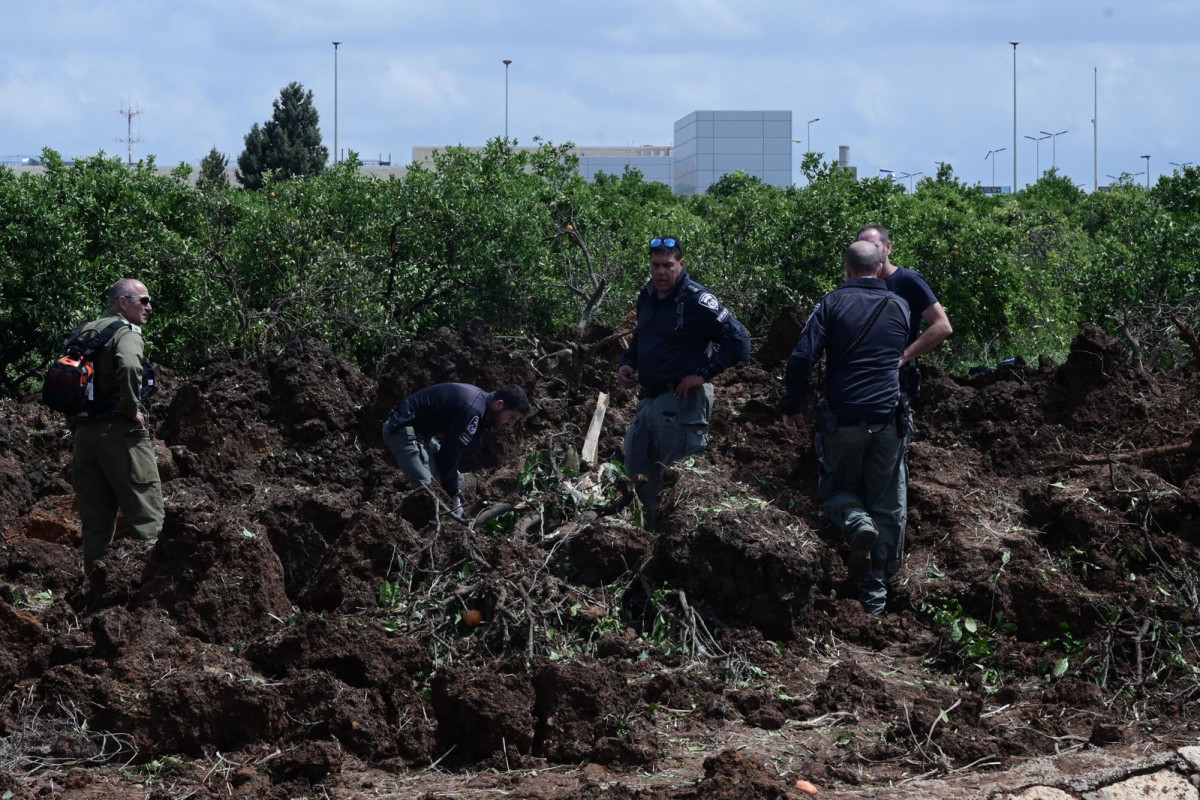 טיל מתימן נחת בנתב”ג – ויצר בור בעומק שישה מטרים | צפו