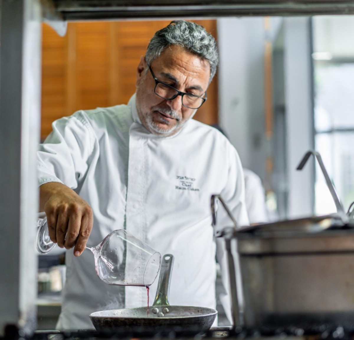 השף חיים כהן קיבל משימה קשה: לגרום לאמריקה להפסיק עם המזון המהיר | האזינו