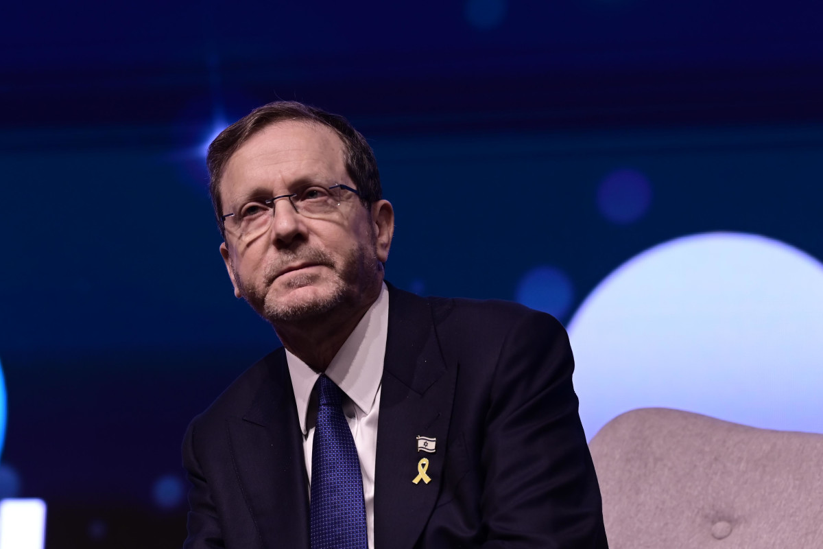 המשפיען האמריקאי טאקר קרלסון התנצל על טענה שגויה נגד הנשיא יצחק הרצוג