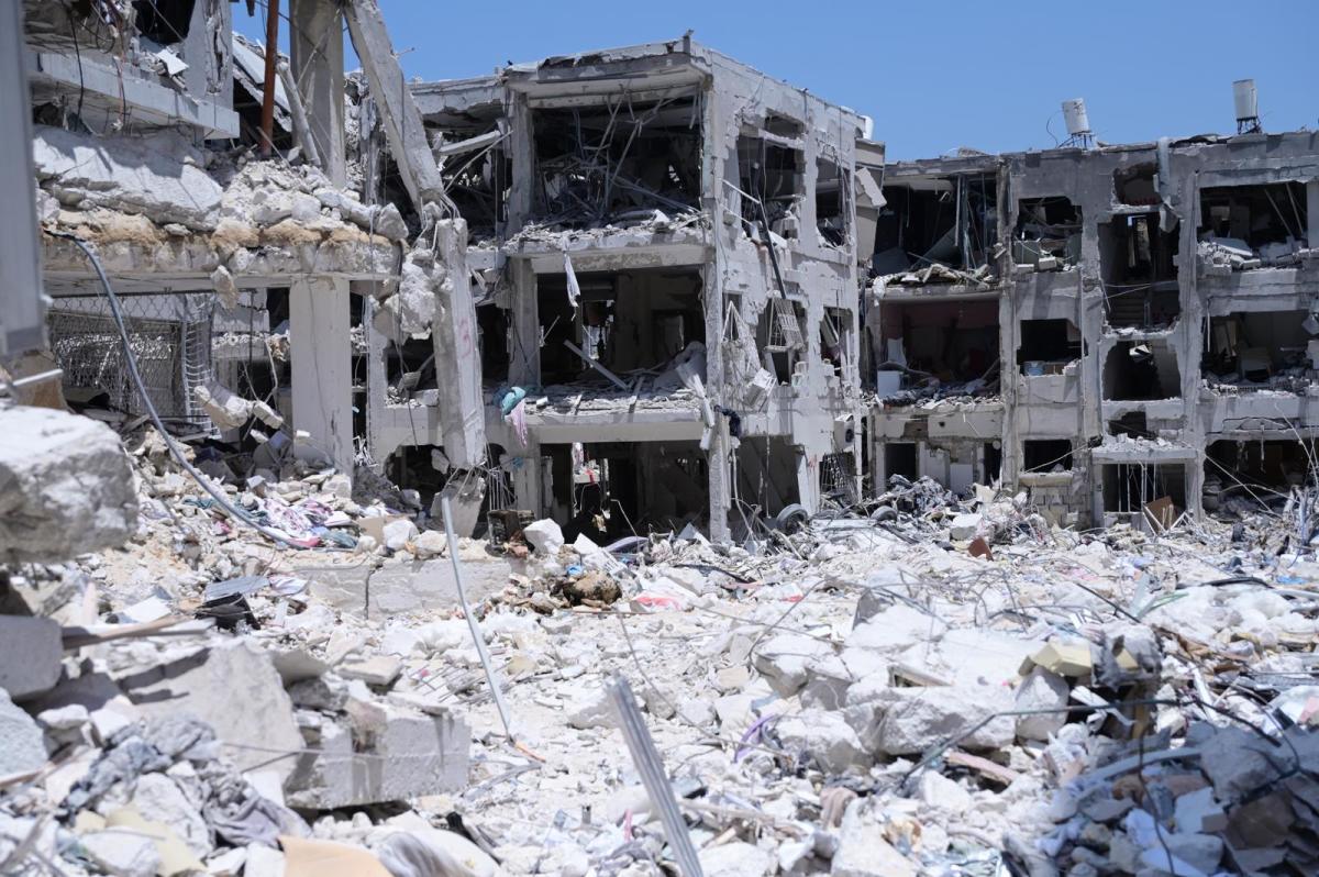 מגדלי יוקרה או בנייני רכבת: מי ירוויח ומי יפסיד מפגיעה של טיל איראני