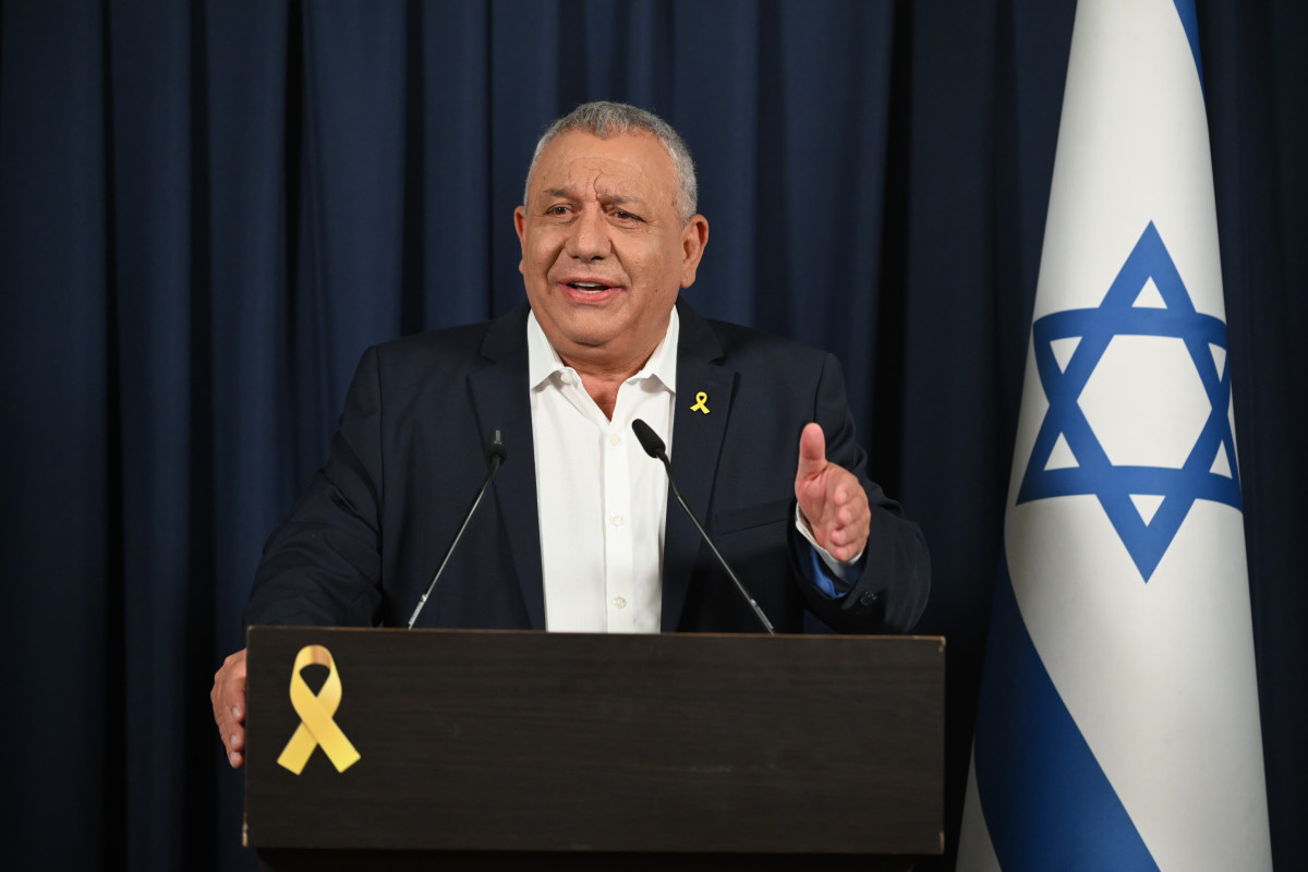 סקר מנדטים: הפיכה שקטה – איזנקוט מנער את שולחן הפוליטיקה הישראלית | מעריב