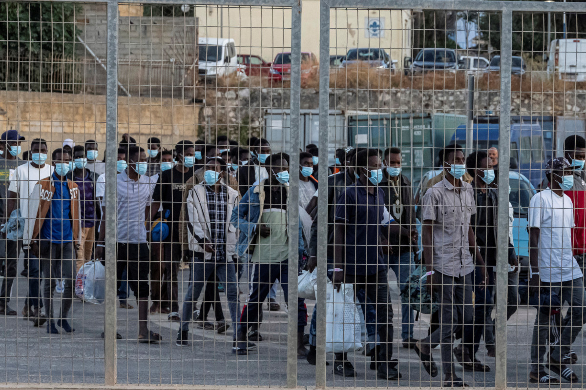 מתחת לחגורה: האויבים הגדולים של ישראל ביוון חטפו מכה אנושה