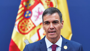 לבד מול כולם: המנהיג שעוין את ישראל מעצבן את האיחוד האירופי