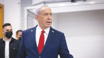 השופטת במשפט נתניהו מתפוצצת על עמית חדד: "חצוף! שב עכשיו!"