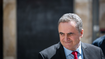 לא בולדוזר, קרנף: גם במטכ"ל נדהמו - ישראל כ"ץ דהר לקריה עם מלגזה | בן כספית