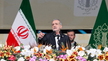 האלימות שברה אותם: ה"בייס" של נשיא איראן פזשכיאן עוזב אותו