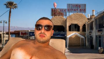 כולם ידעו, כולם שתקו, חלקם צחקו: הלילה השחור של מלון הים האדום | קשה לקריאה
