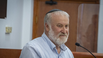 "בושה!": מנדלבליט יצא מהאולם - והמאבטחים נאלצו להתערב