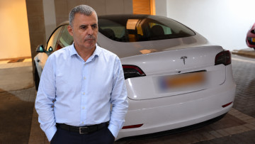 רכבי היוקרה של ראש עיריית כפר סבא - והחשד: "טובות ההנאה מאנשי עסקים"