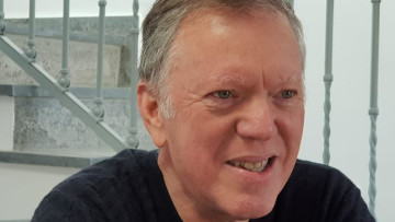 מ-888 לפוליטיקה: "המיליונר הסוציאליסט" שמתמודד על ראשות העבודה