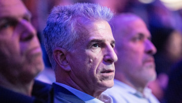 ראש המוסד דדי ברנע דיבר בעברית - אבל הנאום שלו כוון למקום אחר לגמרי | אבי אשכנזי