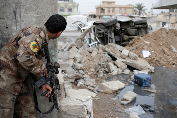 חייל עיראקי במוסול (צילום: רויטרס)
