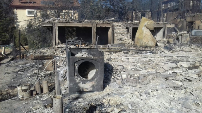 בית שרוף בחלמיש (צילום: דוברות כבאות והצלה מחוז יו"ש)