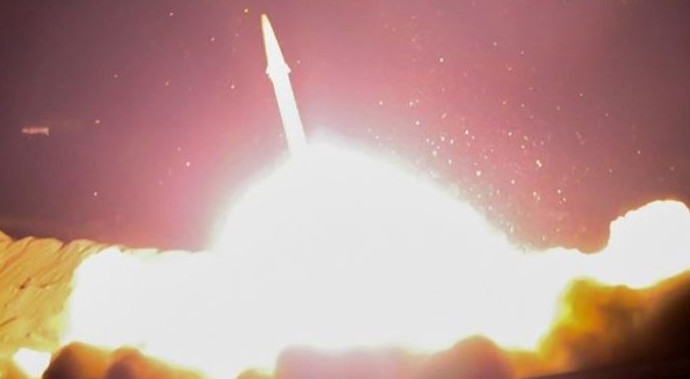 שיגור הטיל שנורה מאיראן לסוריה (צילום: טוויטר)