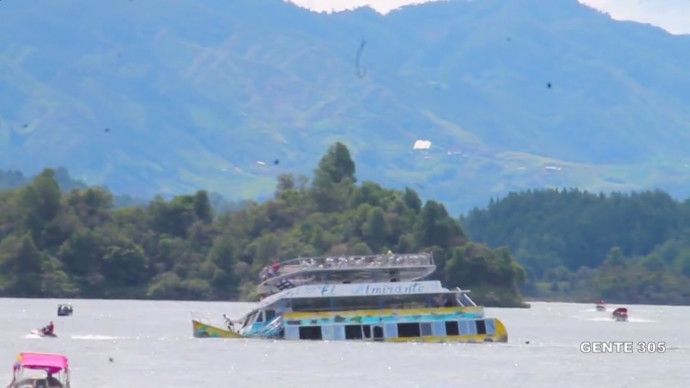 טביעת מעבורת בקולומביה (צילום: רויטרס)