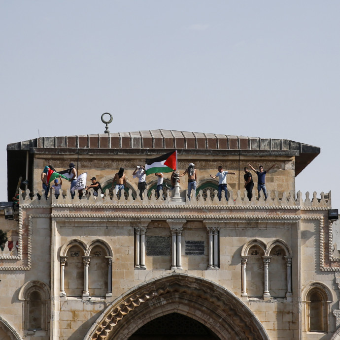 דגל פלסטין במסגד אל אקצה (צילום: AFP)
