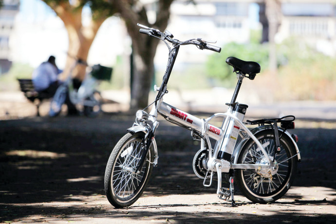 אופניים חשמליים (צילום: נאור רהב)