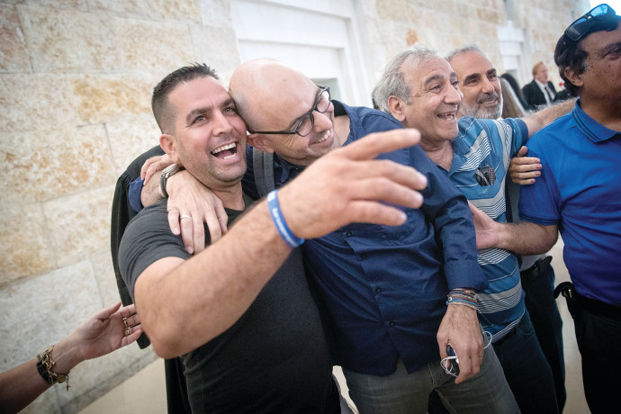 אלדד יניב ומני נפתלי לאחר הדיון בבג"ץ (צילום: יונתן זינדל, פלאש 90)